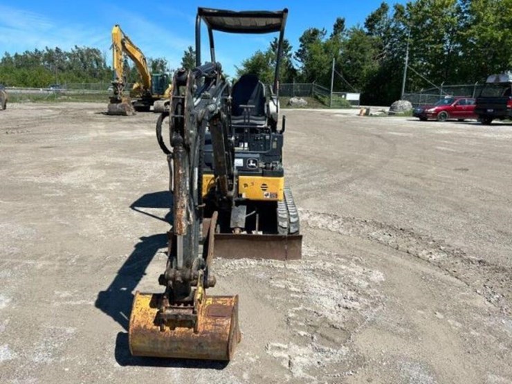 2015-deere-17g-image-2