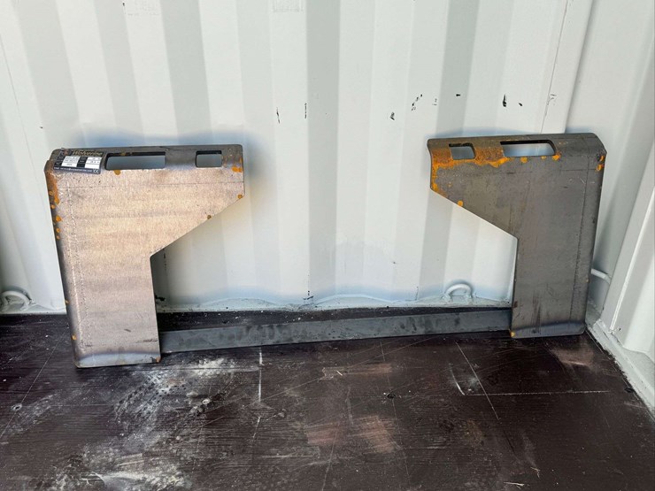 wolverine-qmp1-16-10t-attachment-plates-(pair)-image-1