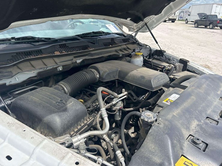 2020-ram-1500-classic-image-8