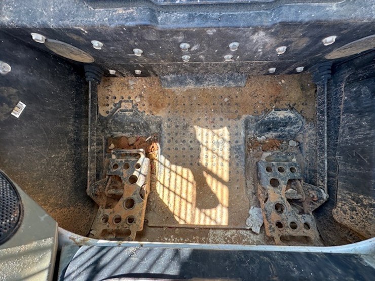 2016-bobcat-t740-image-48