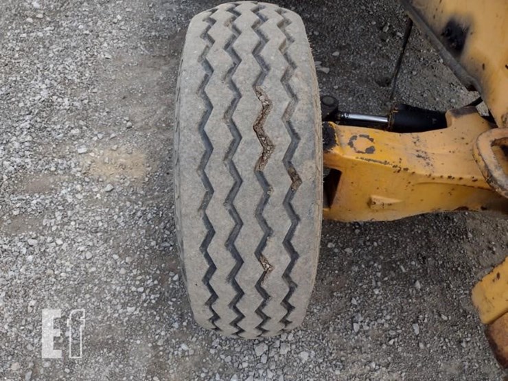 1999-deere-410e-image-22