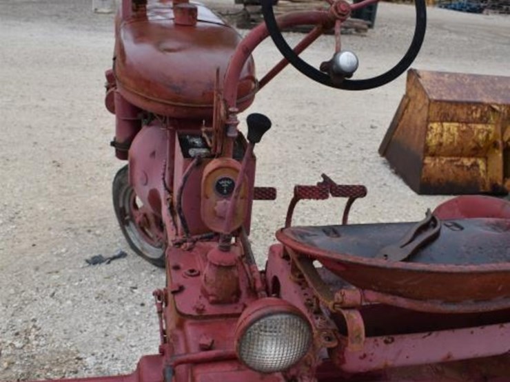 farmal-b-tractor-(serial-#-167276)-(nk)-image-6