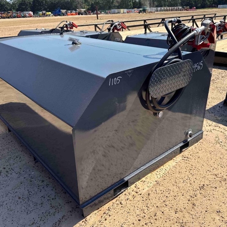 UNUSED X-STAR 750 GALLON FUEL TANK