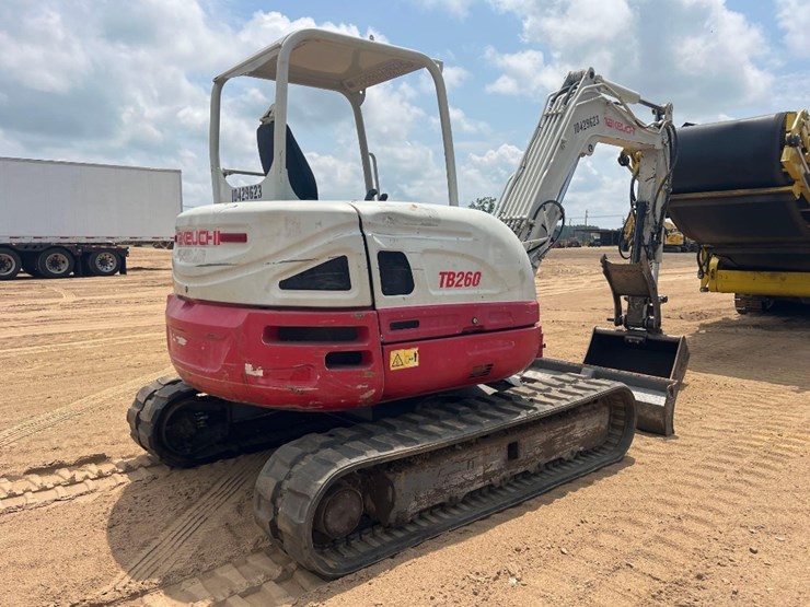 2015-takeuchi-tb260-image-4