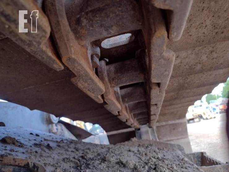 2010-deere-120d-image-43