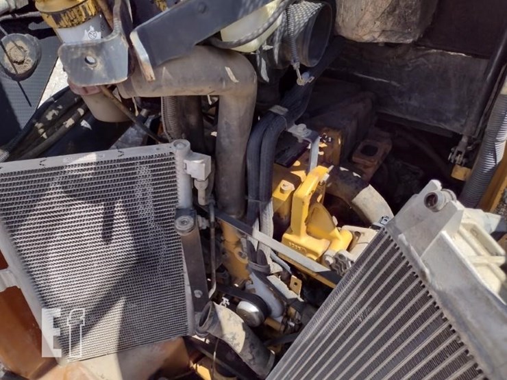 john-deere-329d-image-32
