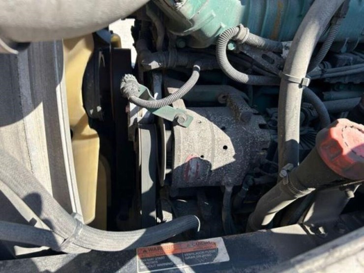 2013-volvo-t/a-hiway-tractor---day-cab-4v4nc9egxdn-image-29