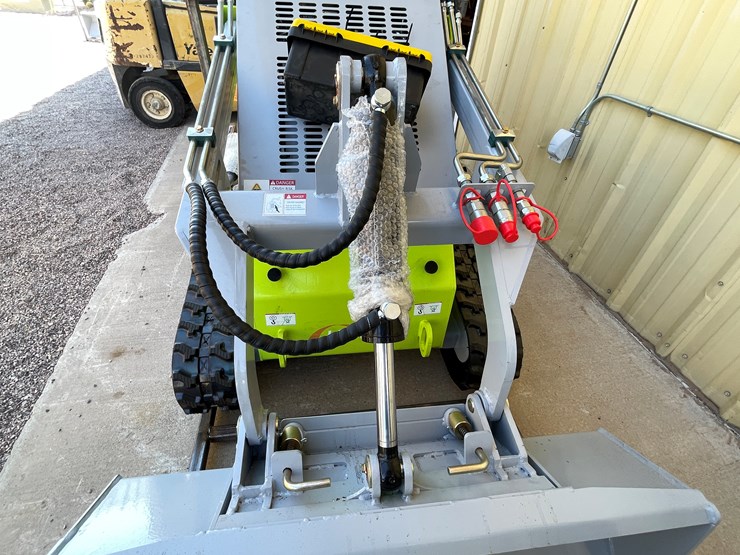 #4601-•-landhero-mini-skid-steer-loader-image-4