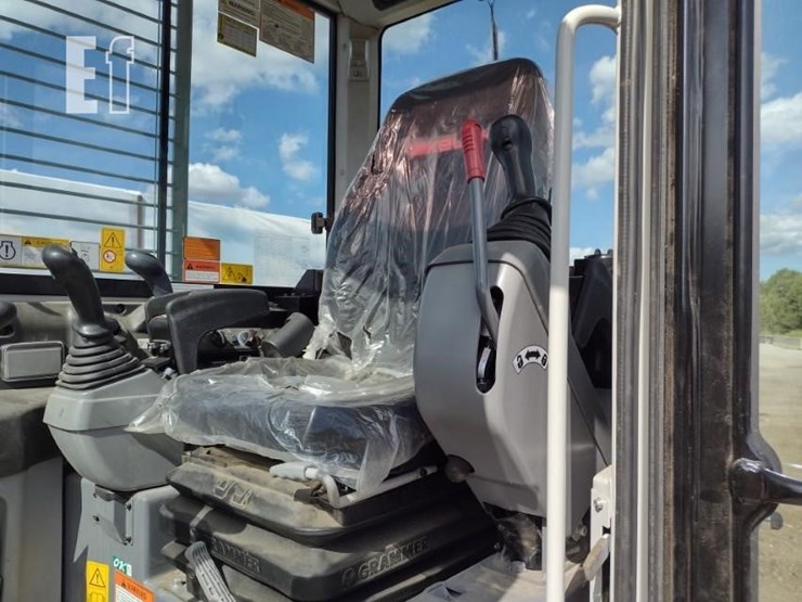 2023-takeuchi-tb280fr-image-13