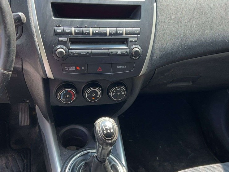2012-mitsubishi-outlander-image-23