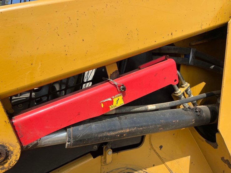 2014-caterpillar-279d-image-12