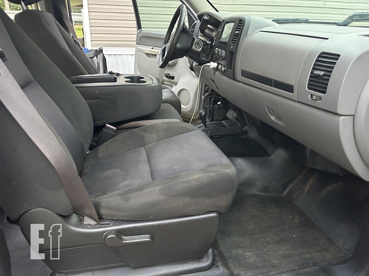 2012-chevrolet-2500hd-image-26