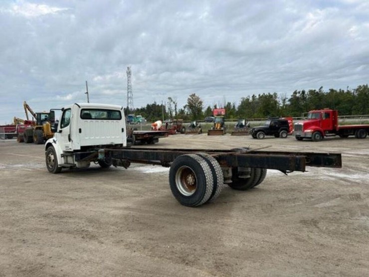 2006-freightliner-business-class-m2-106-image-5