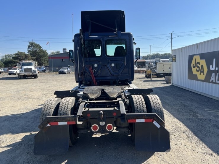 2017-freightliner-cascadia-s/a-truck-tractor-image-5