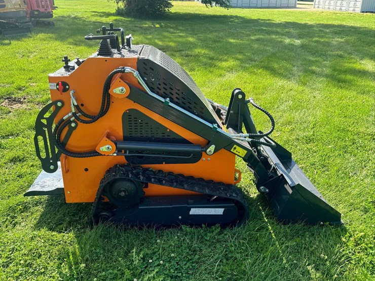 landhero-ldh-t460-mini-skid-steer-loader,-23-hp...-unused-image-4