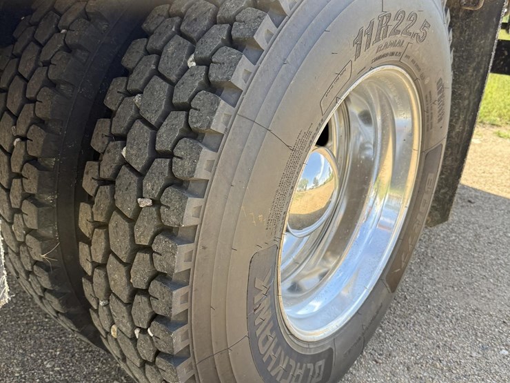 2005-kenworth-t300-image-14