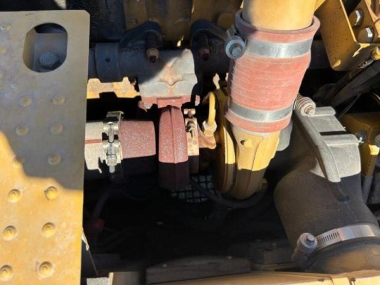 2010-caterpillar-324dl-image-42