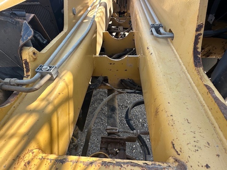 2005-caterpillar-th360b-image-32