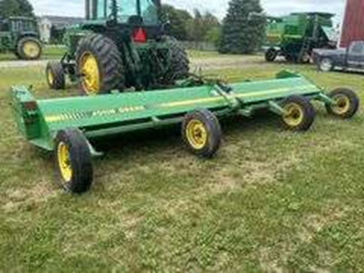 john-deere-220-image-2