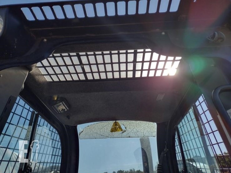 2015-new-holland-c232-image-15