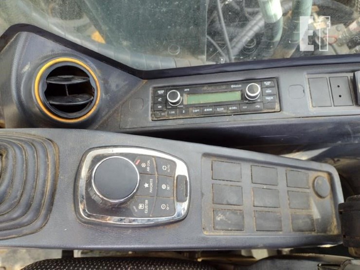 2022-hyundai-hx140al-image-10