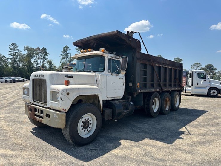 1978-mack-r686-image-1