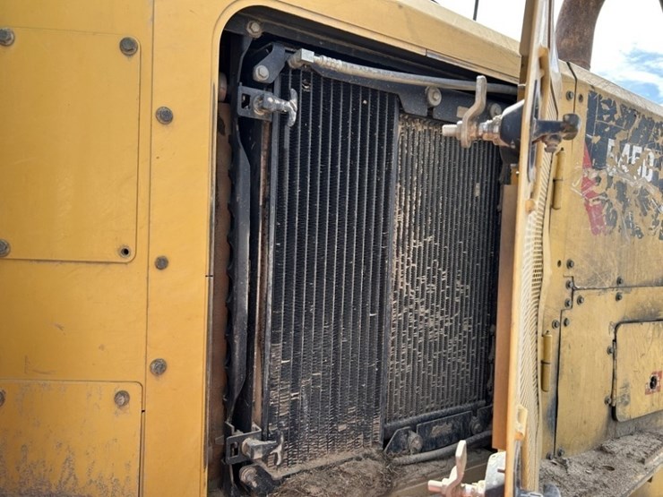 2016-caterpillar-545d-image-27