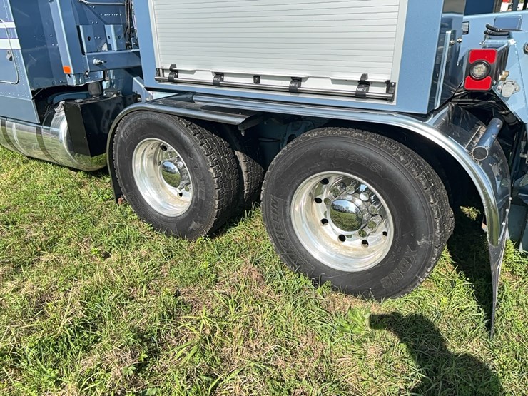 2019-peterbilt-389-image-38