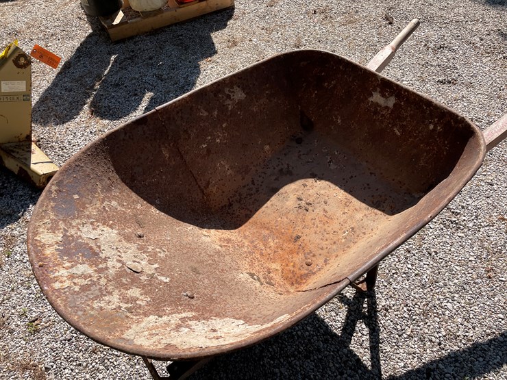 #1684-•-steel-wheelbarrow-image-2
