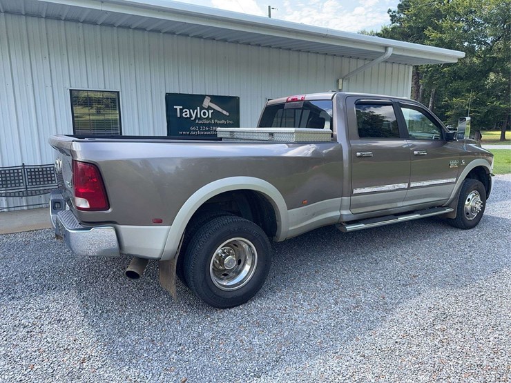 2010-dodge-3500-image-8