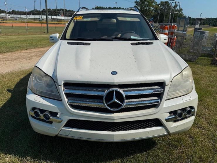 2011-mercedes-benz-gl450-image-3