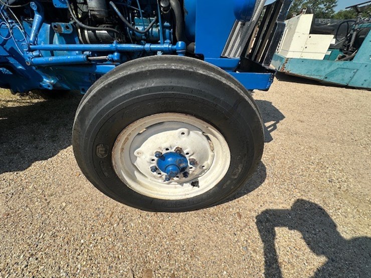 ford-2910-image-39