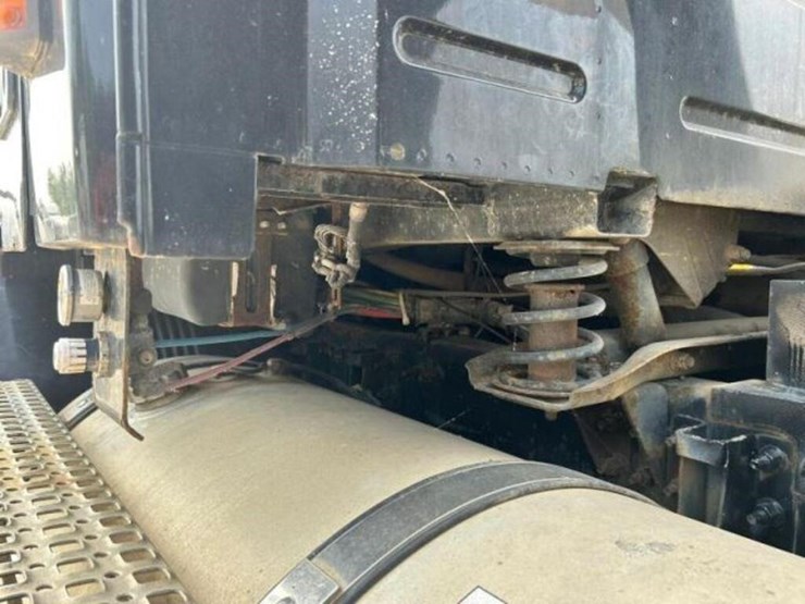 2005-volvo-tri/a-dump-truck-4v5k99gh55n391882-image-87