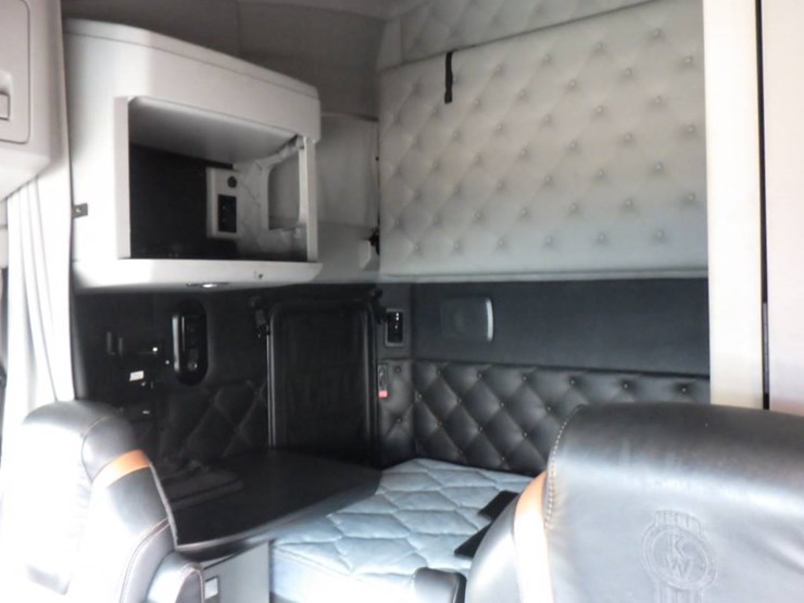 2023-kenworth-t680-image-10