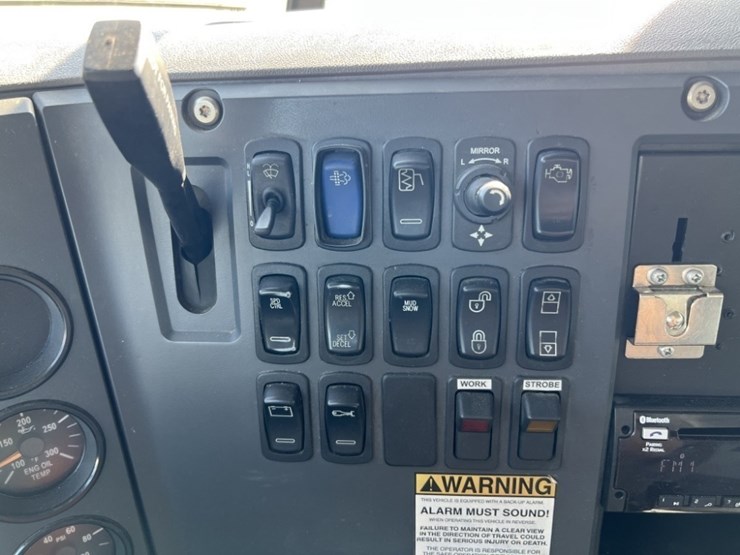 2012-mack-cxu613-t/a-truck-tractor-image-27
