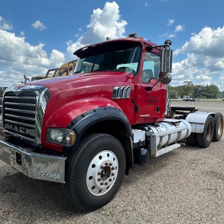 #206 • 2014 MACK GU713
