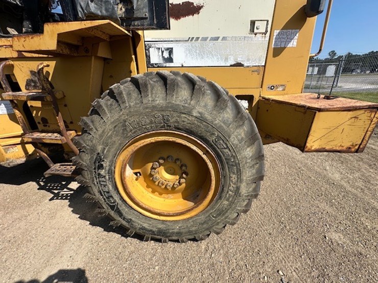 #2286-•-tcm-835-2-series-rubber-tire-loader-image-47