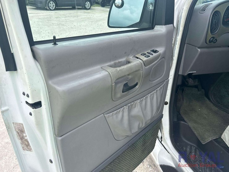 2002-ford-e150-image-13
