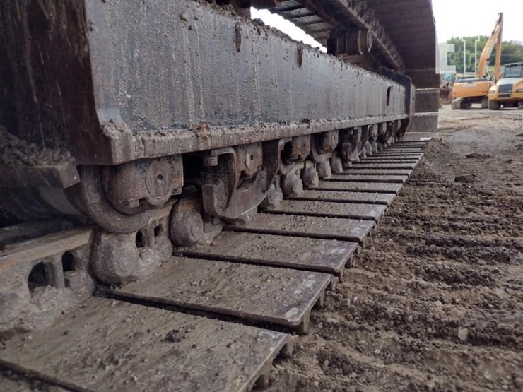2021-deere-250g-lc-image-25