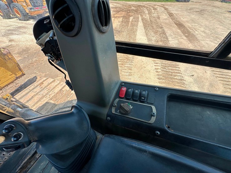 2017-caterpillar-d5-image-28
