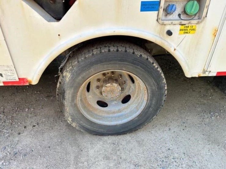 2011-ford-f550-xl-image-54