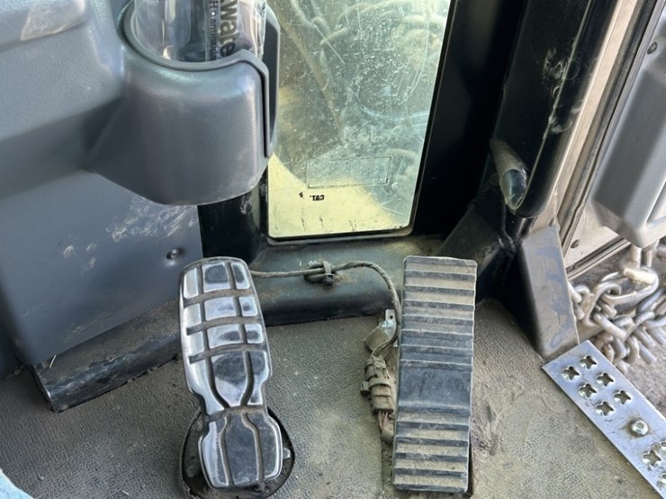 2019-caterpillar-555d-image-24