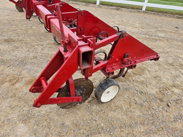 #264-•-ih-233-6-row-30"-3pt-cultivator-image-13