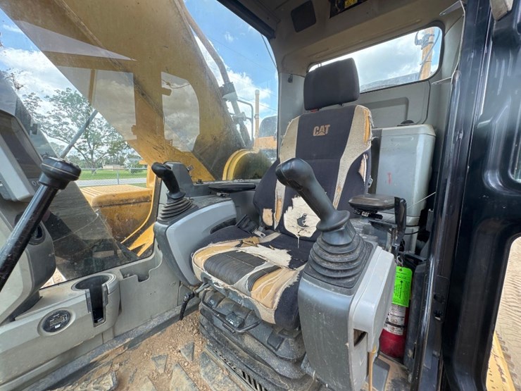2014-caterpillar-349fl-image-29