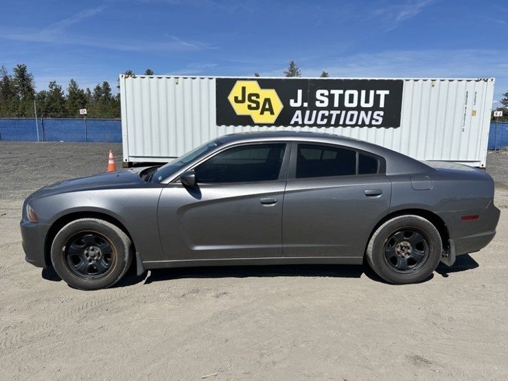 2011-dodge-charger-sedan-image-2
