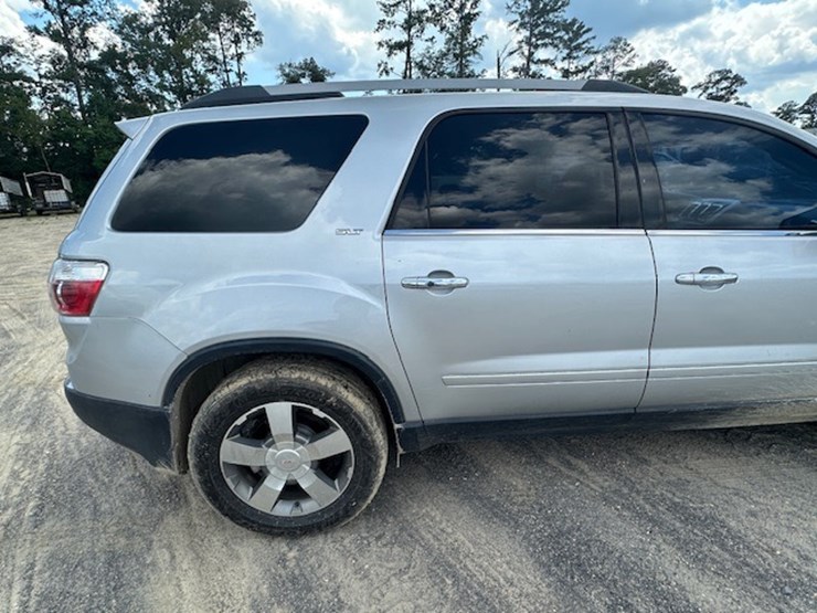 2011-gmc-acadia-image-19