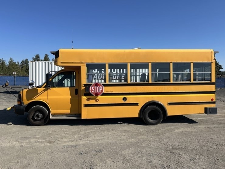 2008-chevrolet-express-school-bus-image-2