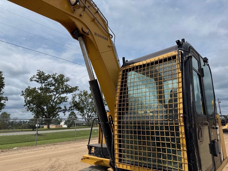 2017-caterpillar-307e2-image-22