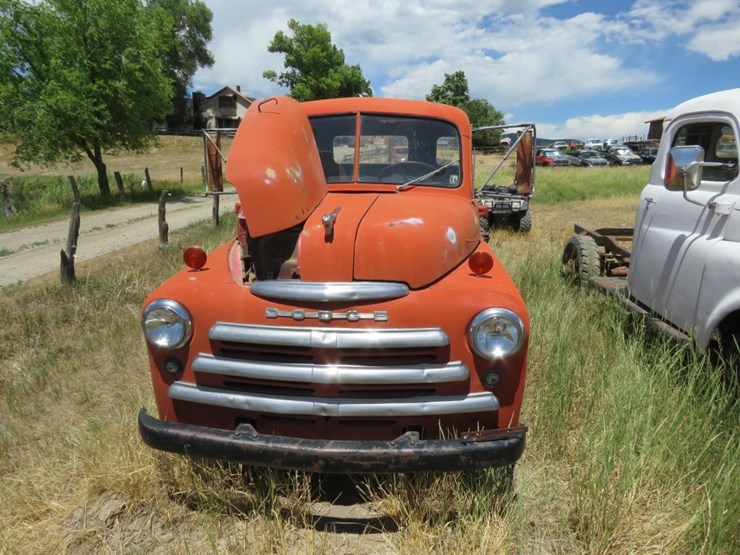 1949-dodge-b-1-d-126-1-ton-flatbed-truck-image-17