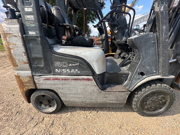 #2074-•-nissan-forklift-image-18
